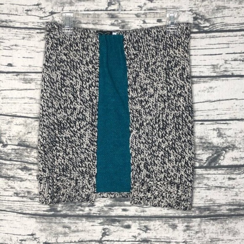 Baabaazuzu Black White Blue Skirt Size M/L